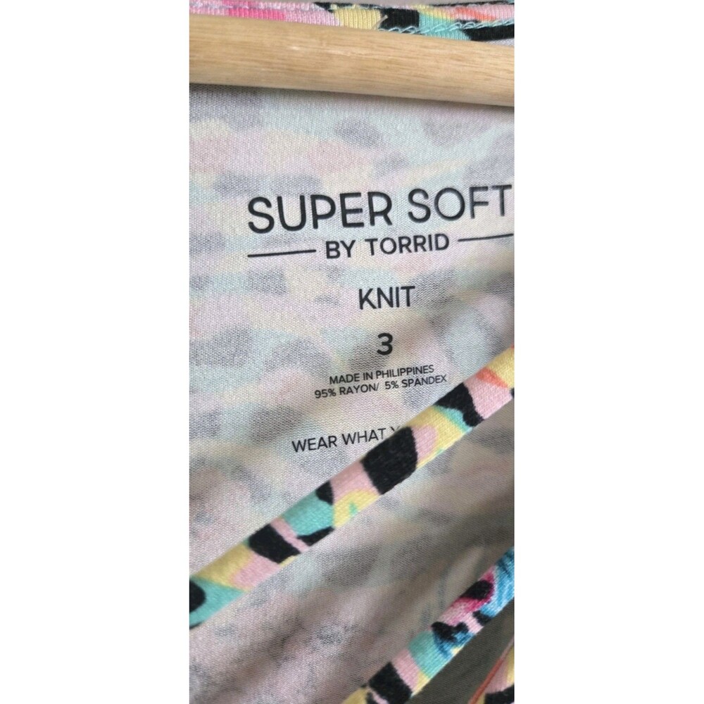 Torrid Super Soft Knit Tunic Leopard Floral Top Criss-Cross Front Size 3X - Picture 4 of 9